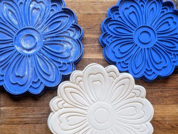 Swirly Flower Stamp And Cutter Set (Various Sizes Available) - Image 4