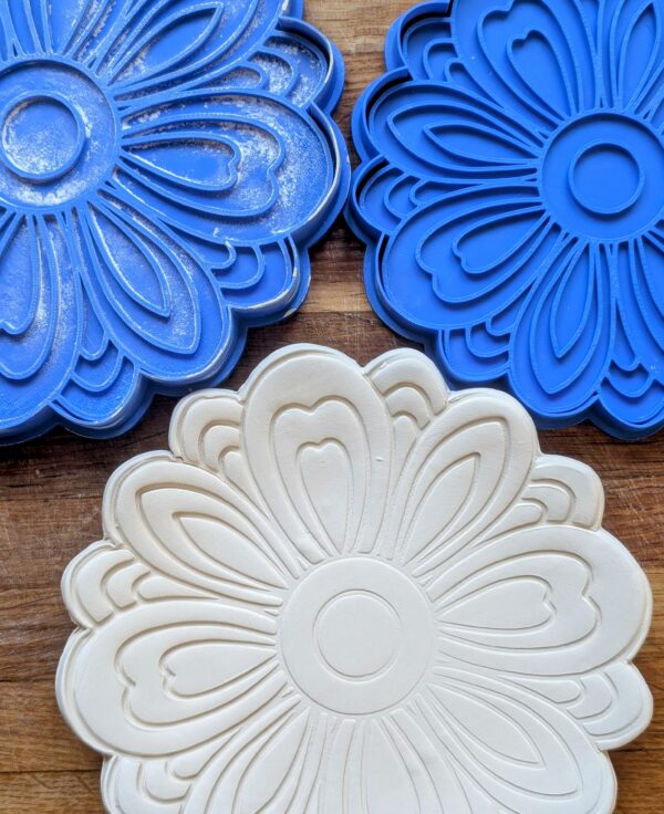 Swirly Flower Stamp And Cutter Set (Various Sizes Available)
